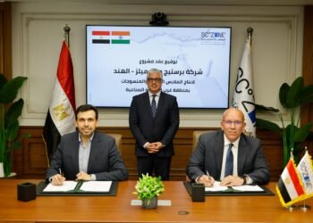 رئيس اقتصادية قناة السويس يشهد توقيع عقد مشروع شركة “برستيج دينم ميلز” الهندية بمنطقة القنطرة غرب الصناعية