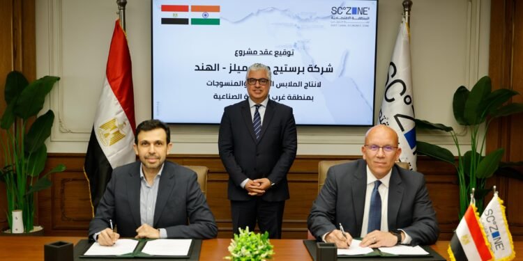 رئيس اقتصادية قناة السويس يشهد توقيع عقد مشروع شركة “برستيج دينم ميلز” الهندية بمنطقة القنطرة غرب الصناعية
