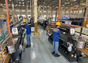 وزارة النقل تدعم التصنيع المحلي.. «العربي تويوإتشي» تورد زجاج القطارات الروسية