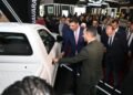 المهندس خالد هاشم وزير الصناعة خلال تفقده المعرض