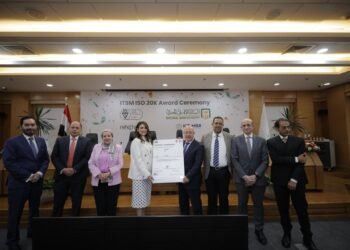 جانب من تسلم قيادات البنك الأهلي المصري لشهادة ISO/IEC 20000-1:2018 في إدارة خدمات تكنولوجيا المعلومات.
