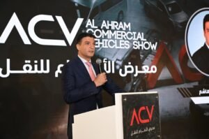 وزير الصناعة يفتتح معرض الأهرام لسيارات النقل