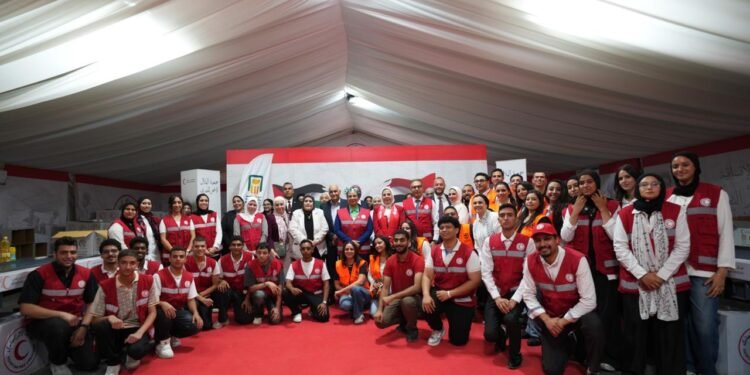 البنك الاهلى يدعم مبادرة سنبقى سنداً"