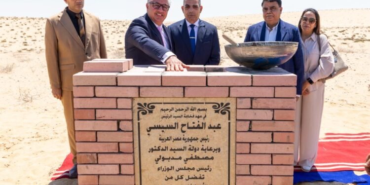 وضع حجر أساس مصنع هندي