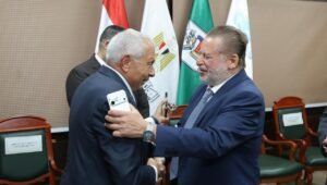 جانب من لقاء السيد حسن عبد الله محافظ البنك المركزي خلال فاعليات افتتاح مشروعات المعهد القومي للأورام.