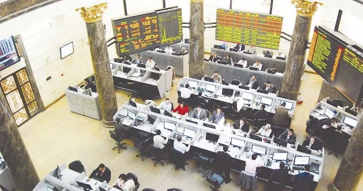 البورصة المصرية بمنتصف التعاملات.. تراجع المؤشر الرئيسي وتداولات تتجاوز 4.4 مليار جنيه