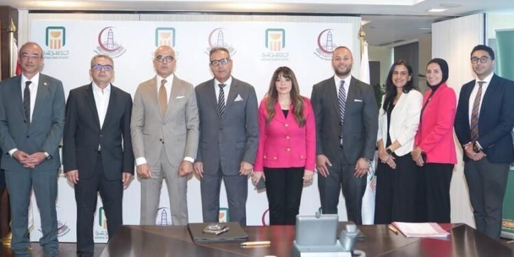 قيادات البنك الأهلي وجامعة عين شمس