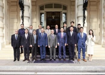 وزير العدل يتفقد تقنيات «مدينة العدالة» بمقر هواوي في الصين