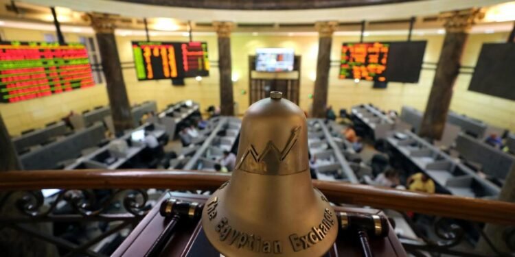 تراجع جماعي في البورصة.. قطاع البنوك ينخفض 0.43% بمستهل التعاملات