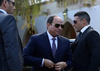 سماء العلمين تتزين بالطائرات.. الرئيس السيسي يفتتح النسخة الثانية من معرض الطيران والفضاء