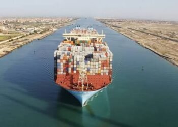 قناة السويس.. الحكومة تكشف حقيقة خسائر 500 مليون دولار شهريًا ومقترح بيعها أو مقايضتها بالمديونية