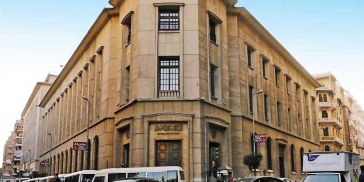 شكاوى العملاء ضد البنوك تتجاوز 3 ملايين حالة.. كيف يراقب المركزي تعاملات المصارف؟