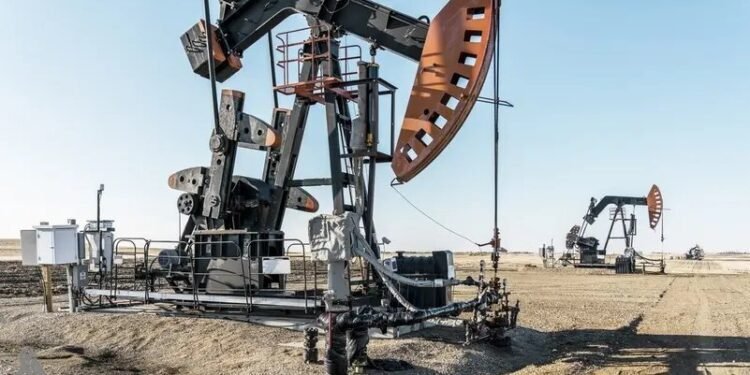 أسعار النفط تتراجع لأدنى مستوى في أكثر من أسبوع وسط آمال بالتهدئة