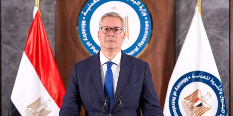 وزير البترول: نستهدف رفع مساهمة التعدين في الناتج المحلي إلى 6% وإنتاج السكري يصل إلى 6.8 مليون أوقية