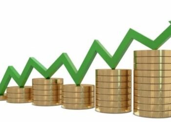 النمو الاقتصادي في مصر.. لماذا لا يشعر المواطن بتحسن المعيشة؟