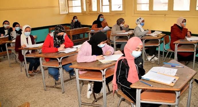 طلاب الصف الثالث الإعدادي