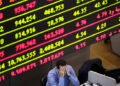 البورصة المصرية تنزف مجددًا.. خسائر 275 مليار جنيه خلال جلستين