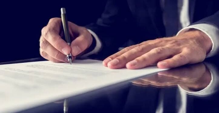 العقد الابتدائي والعقد النهائي.. ما الفرق بينهما عند شراء العقارات؟