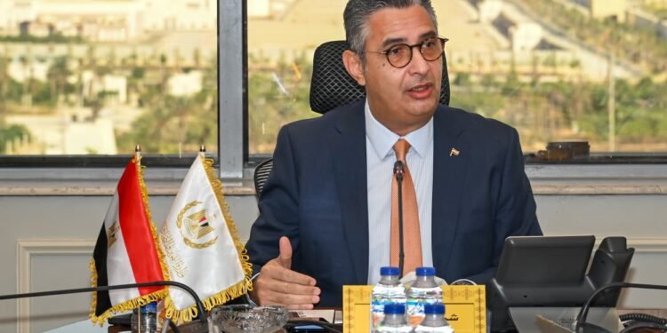 اجتماع جديد مع أصحاب المخابز.. التموين تكشف موقف أسعار الخبز الحر والفينو